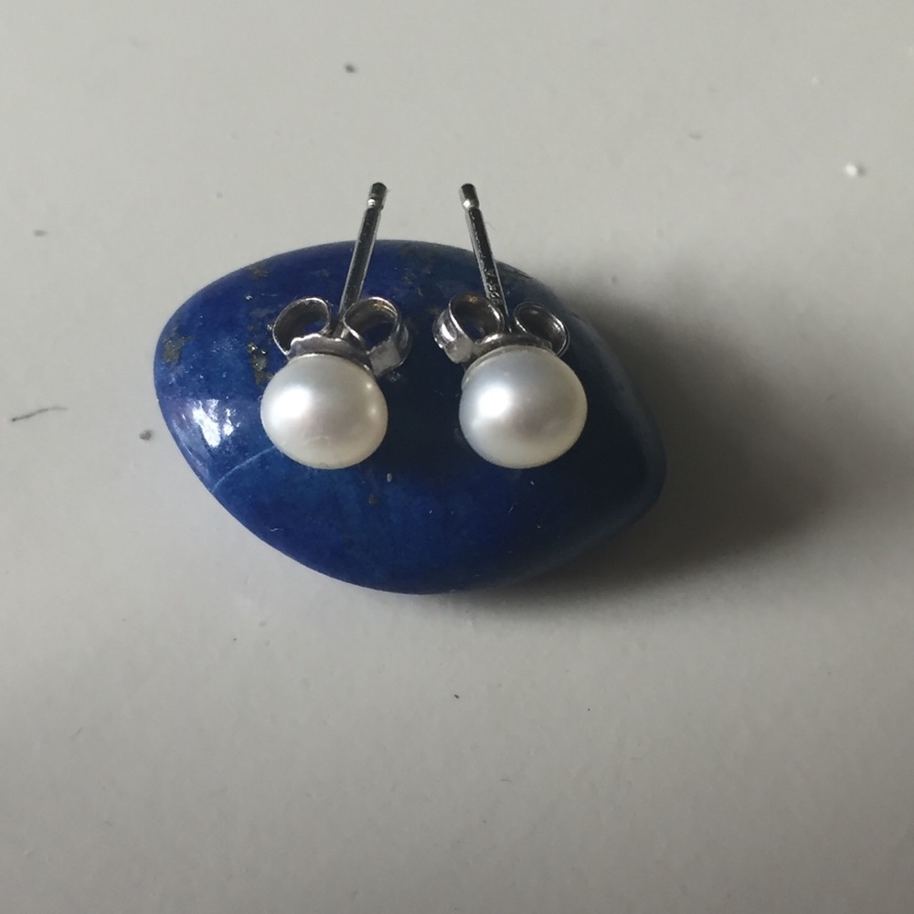 Pearl studs - Picture 3 of 4